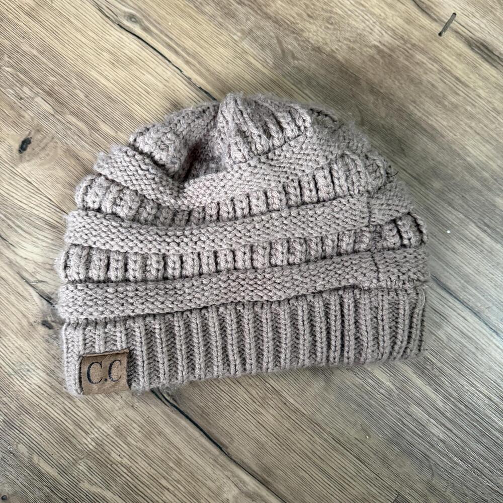 C.C Beanie Hat Womens One Size Beige Knit Chunky Slouchy Winter Warm Cozy